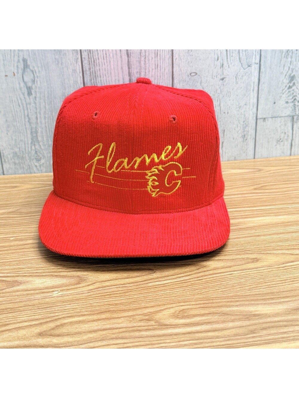 Vintage Starter Calgary Flames Script Logo Hat SnapBack Red NHL Hockey Cap